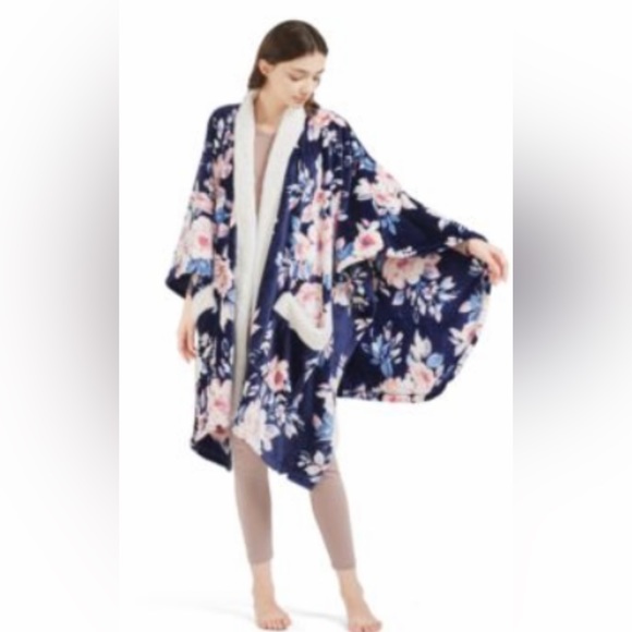 Cozy Plush Wrap Robe Throw One Size 50” x 70 (127 x x178cm) New with Tag - Picture 2 of 3